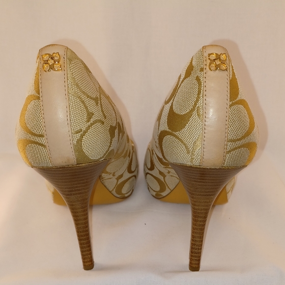 Coach Peep-toe Pump Size 10 Cream and Gold - Picture 3 of 3
